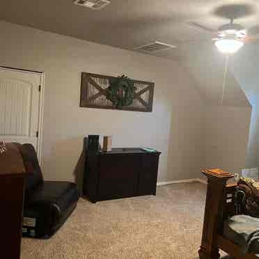 Large Bonus Room for Rent