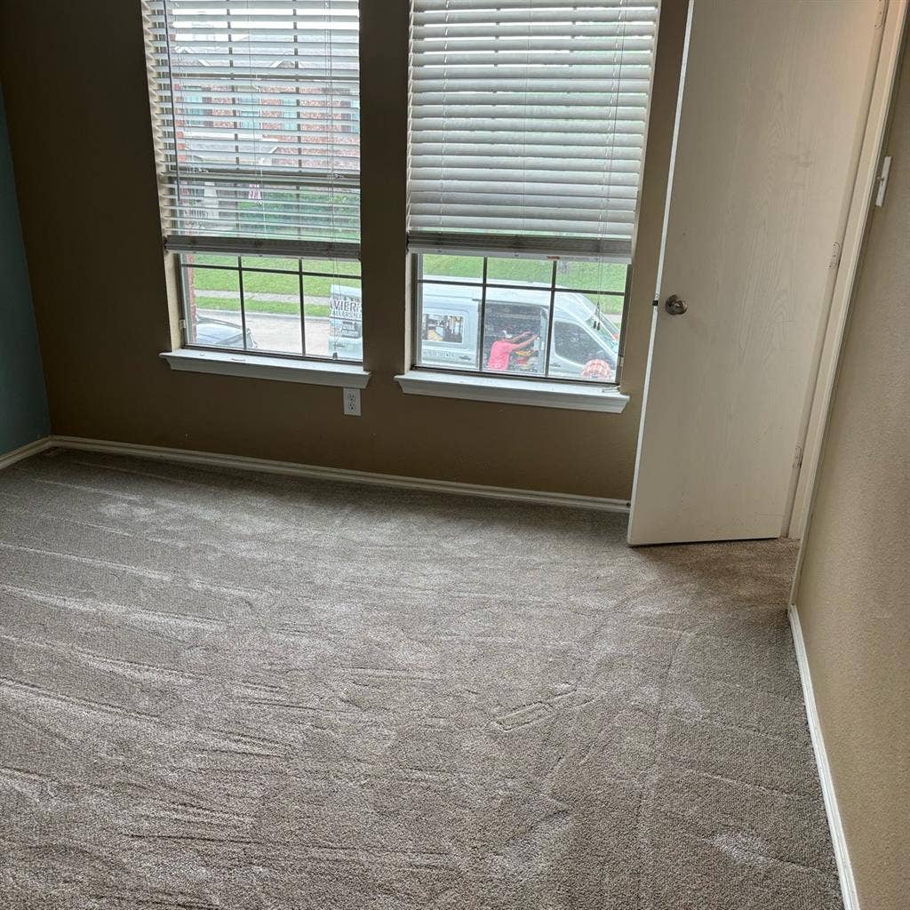 Room for rent with walk in closet