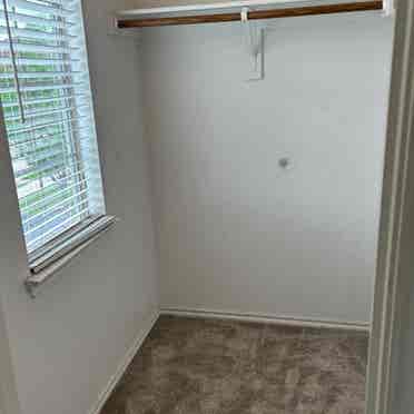 Room for rent with walk in closet