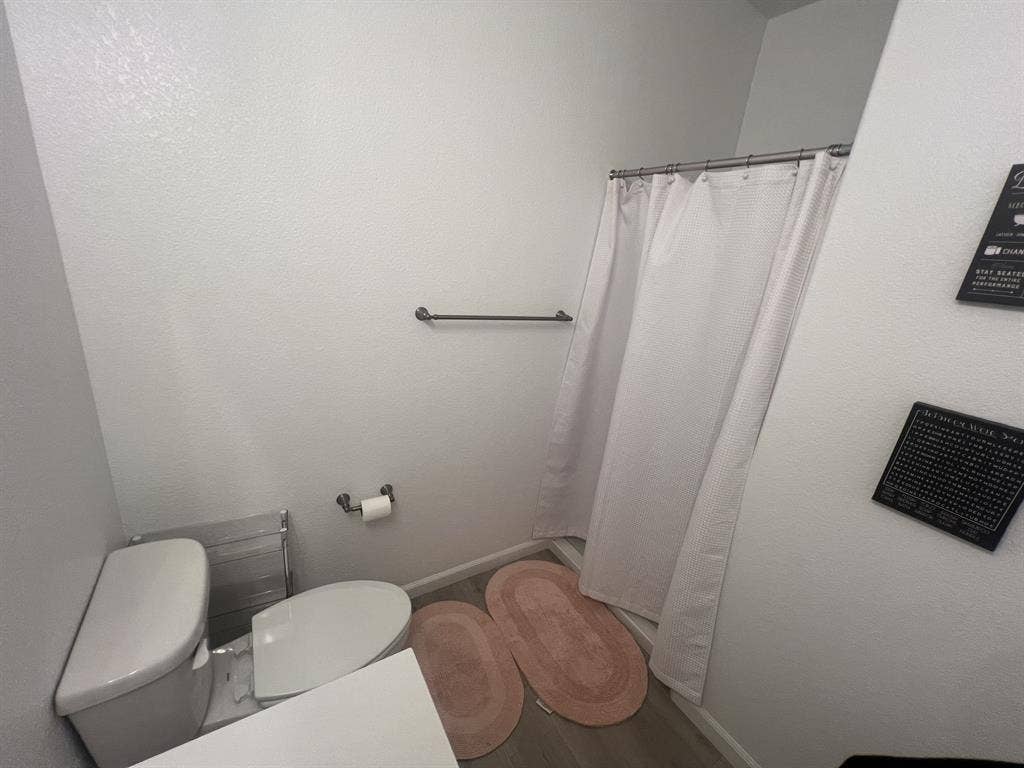 1 private bedroom in Manteca