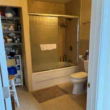 STUDIO size rm, own bath Fruitvale