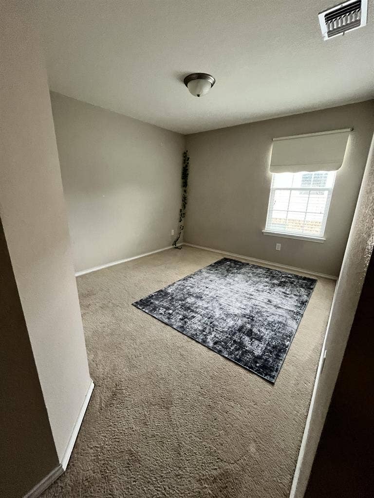 Room for rent in quiet neighborhood