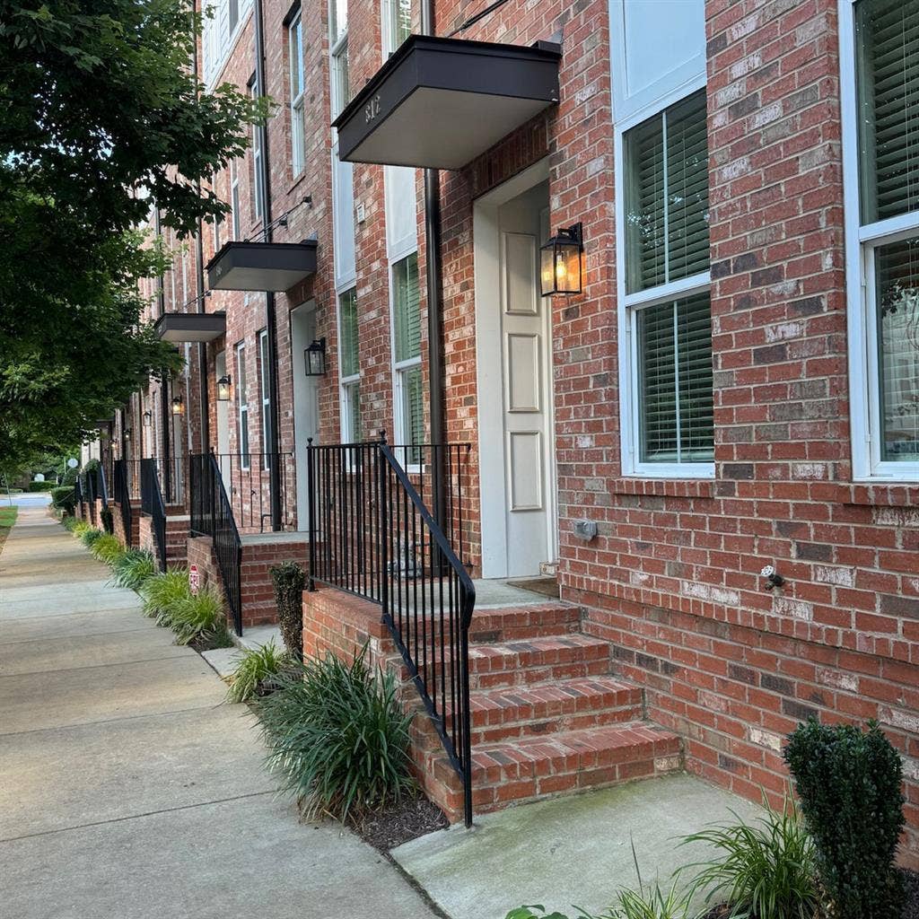 Fully Furnished walkable to Uptown