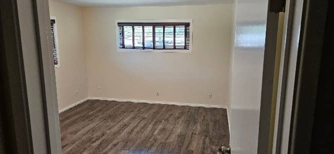 Large master bedroom w/ bathroom