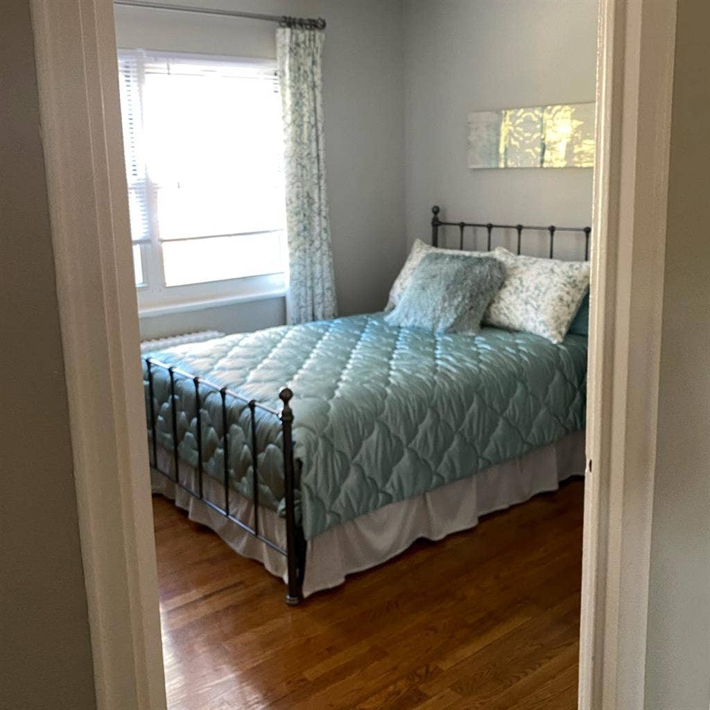 Looking for roommate to move with