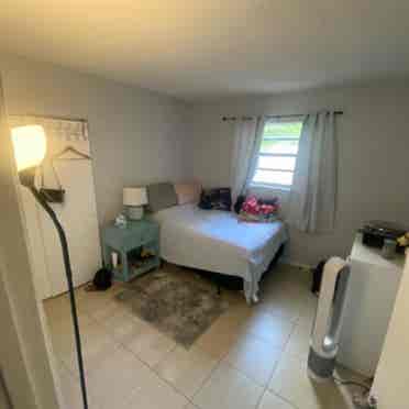 Room for rent in Fort Lauderdale!