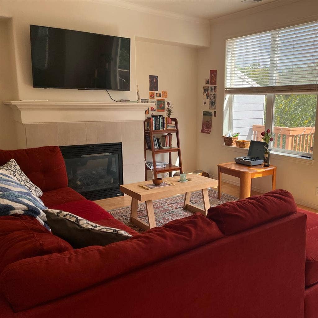 Room in three bed home Beaverton