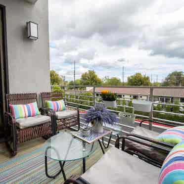 Private suite in Townhome Orange