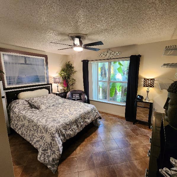 Very nice room FEMALE ONLY