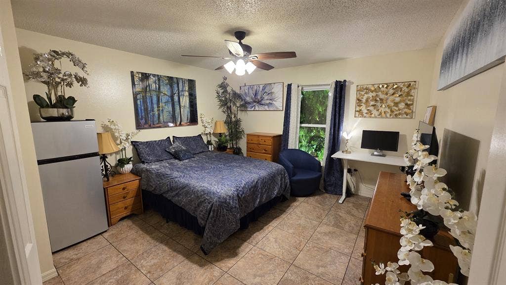 Very nice room FEMALE ONLY