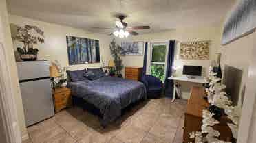 Very nice room FEMALE ONLY