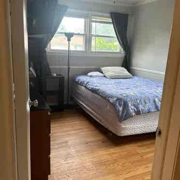 Room available in north Warren