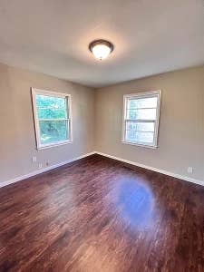 Searching for roommate for November