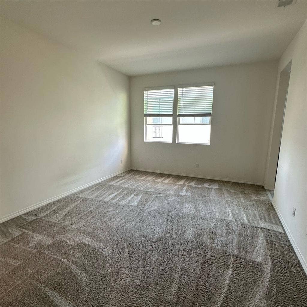 Master room for rent in Chino