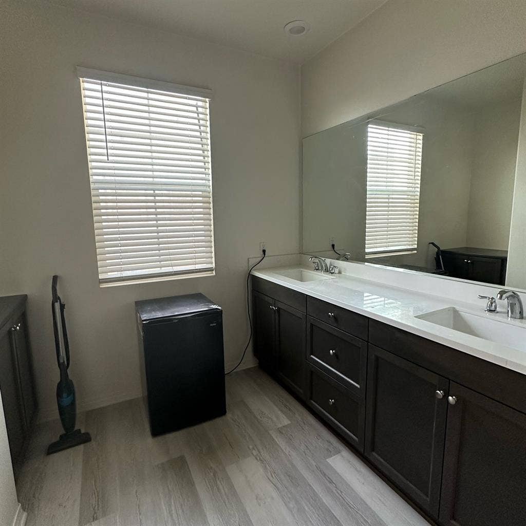 Master room for rent in Chino