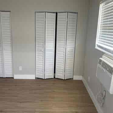 Room for rent with 2 closets AC