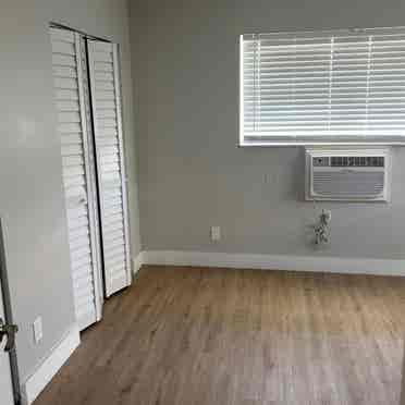 Room for rent with 2 closets AC