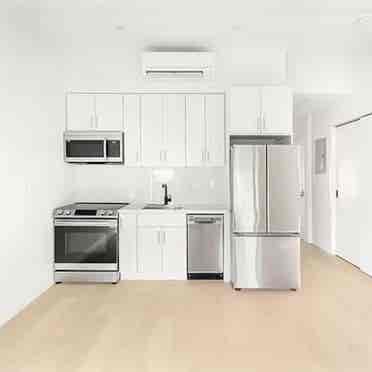 Apartment with in-unit W/D