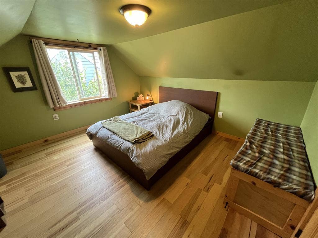 Room & Private Bath in NE Portland