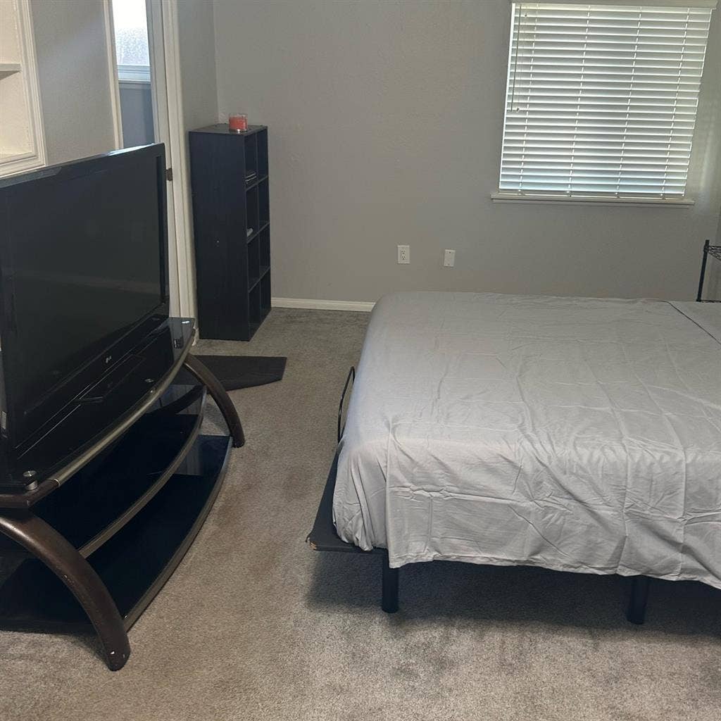 Furnished Master Bedroom for Rent