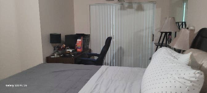 Mster Bedroom for rent in Deerfield