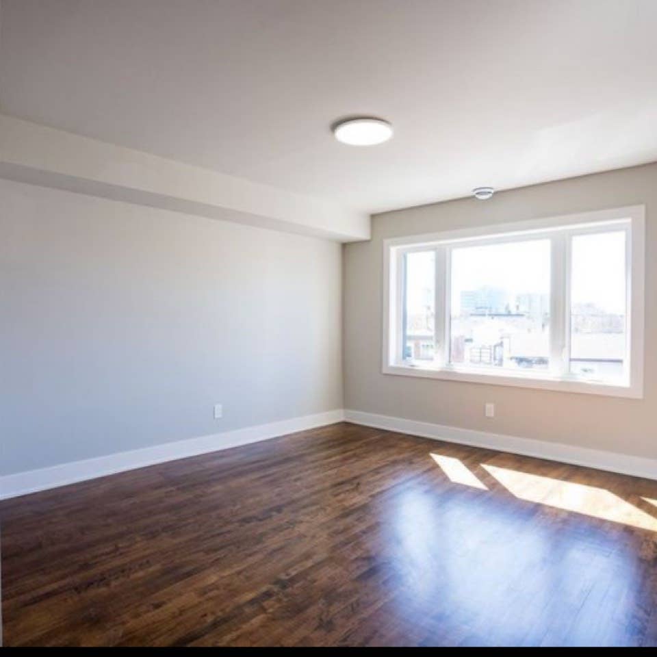 1 bedroom for $/
month DT Ottawa