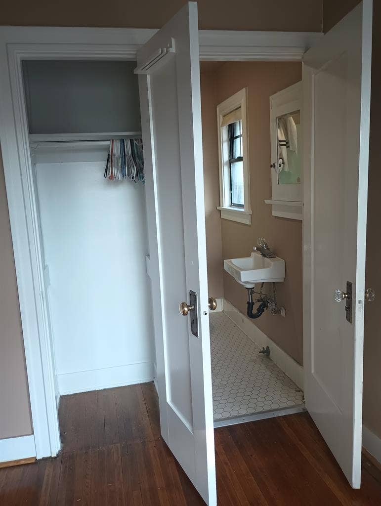 Room with Private Bathroom for Rent