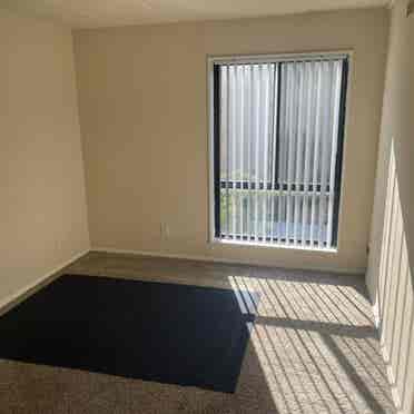 $1k/month bedroom close to metro