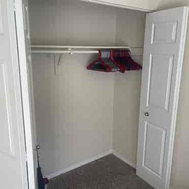 $1k/month bedroom close to metro