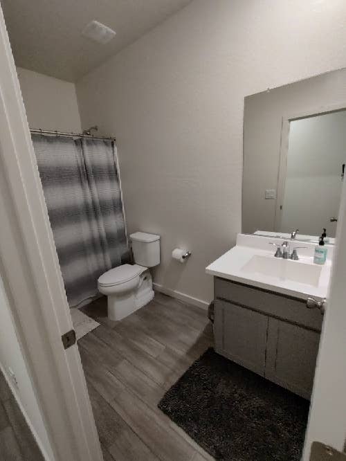 Single Bedroom w/ private bathroom