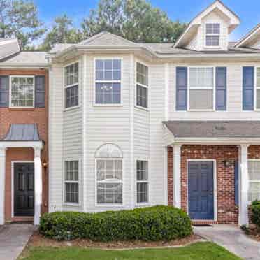 Renovated town home in Riverdale GA