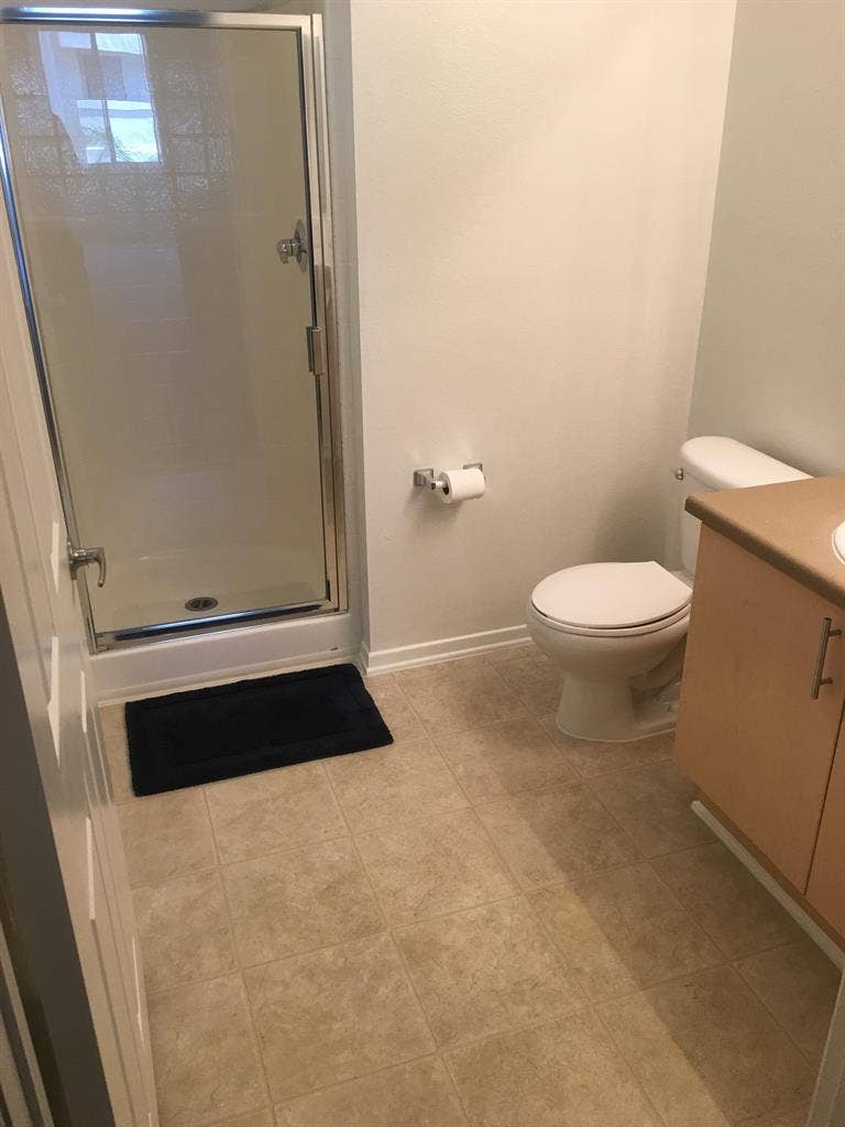 Private bed/bath for rent in UTC