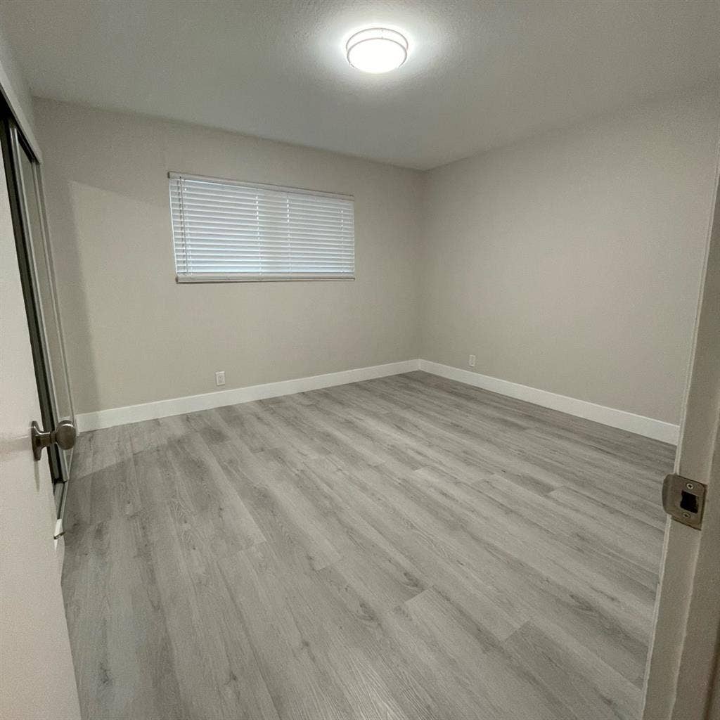 Room for rent nice apt near Niles