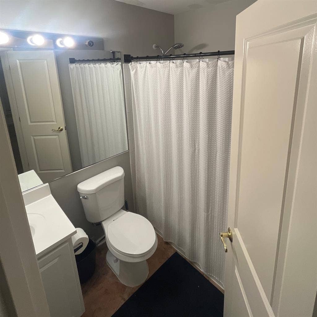 Room and bathroom for rent in NOVA