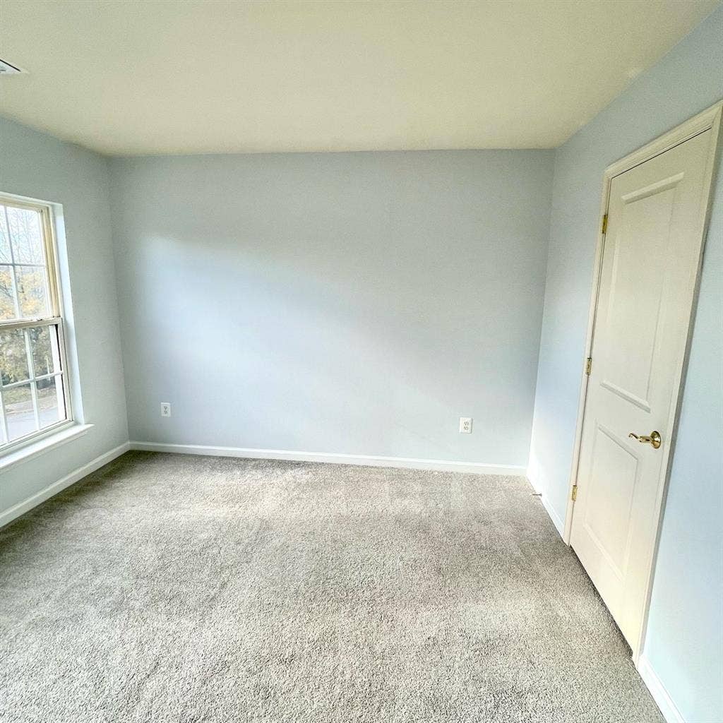 Room and bathroom for rent in NOVA