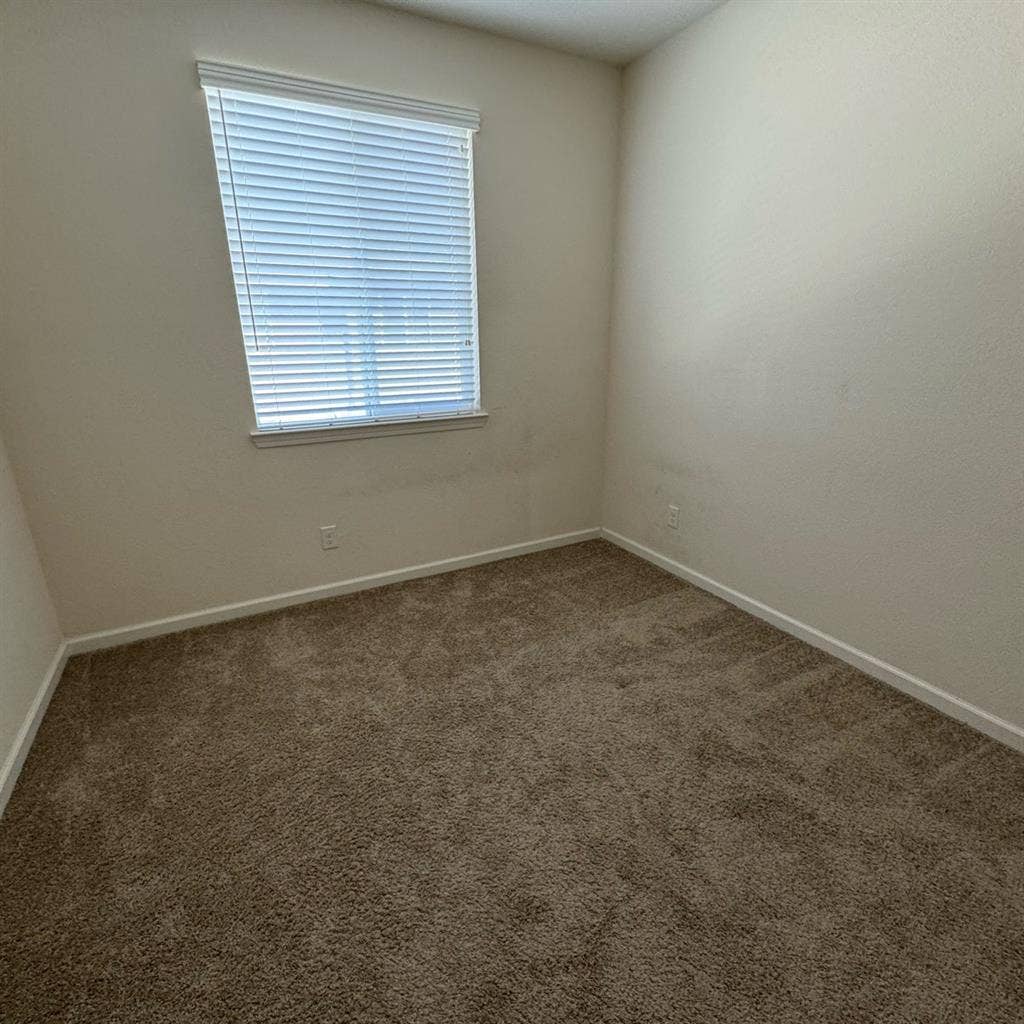 Private Room for Rent w Shared Bath