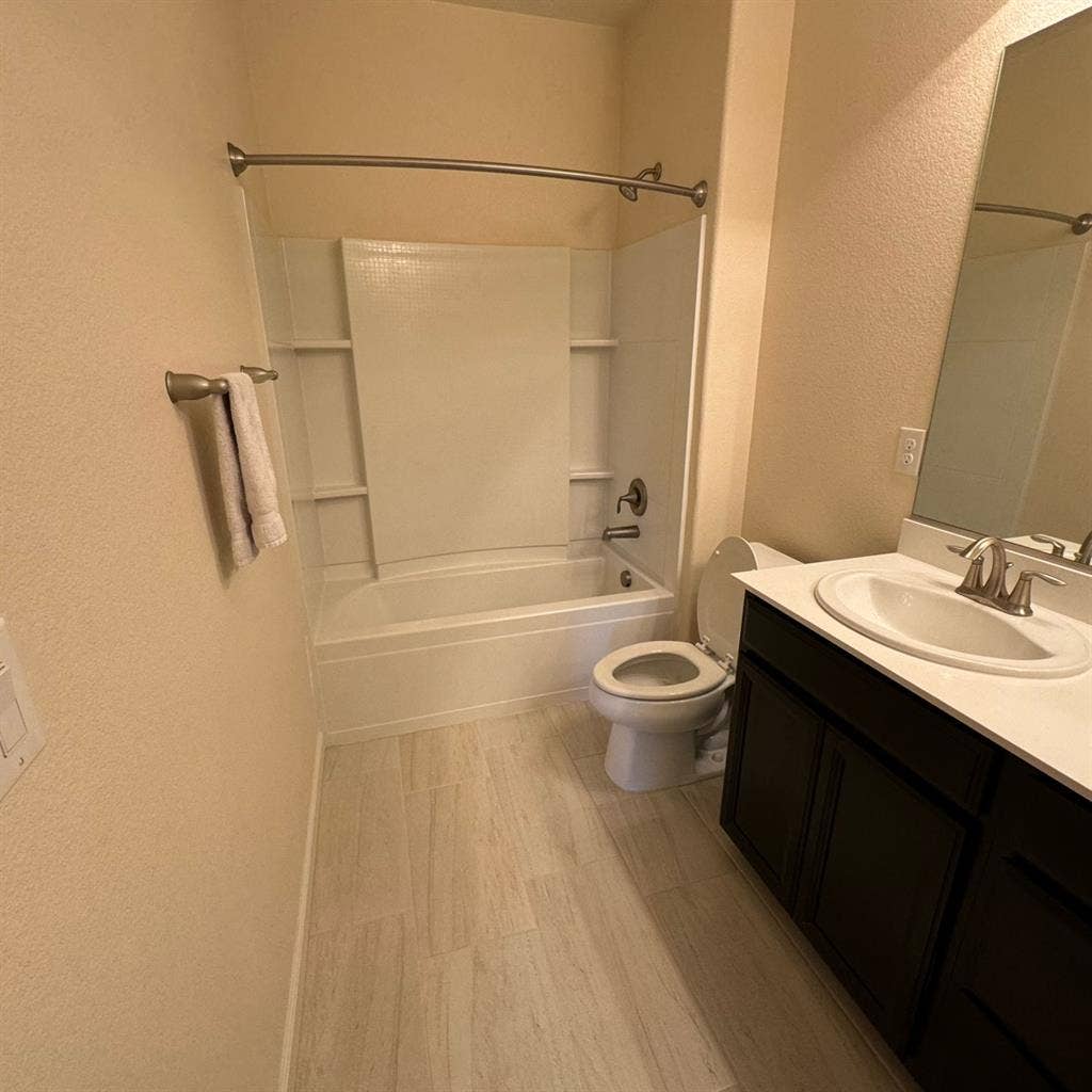 Private Room for Rent w Shared Bath