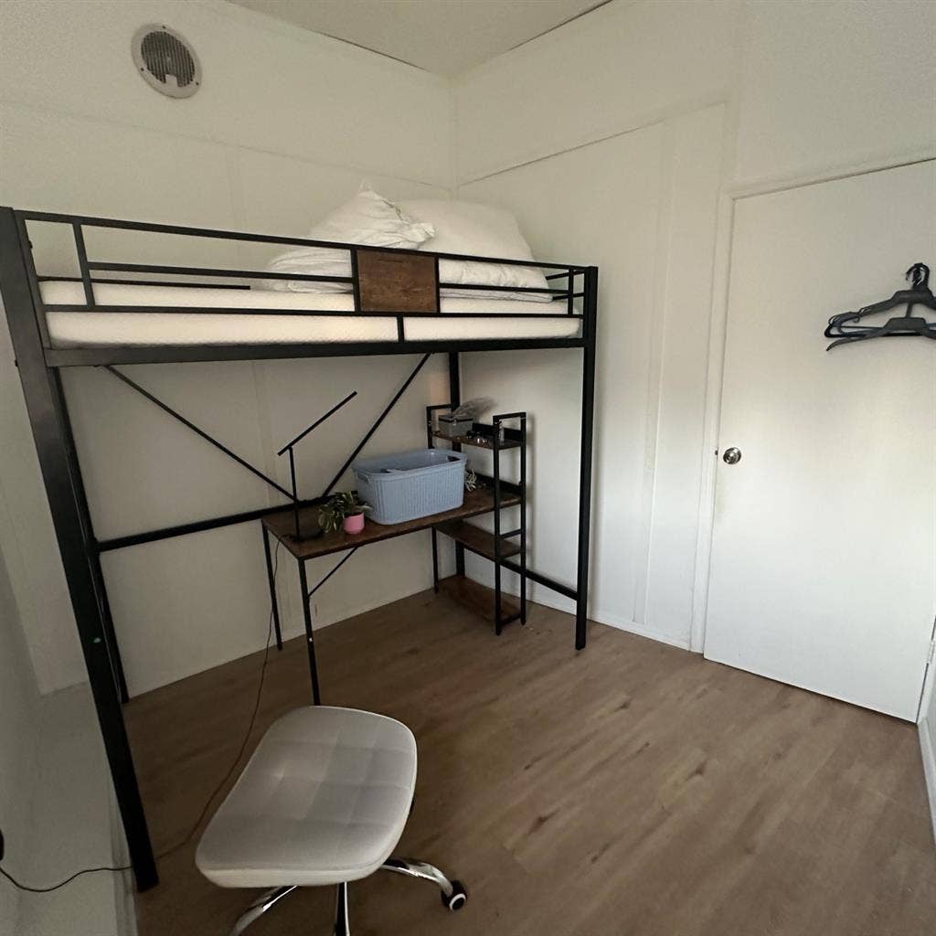 1BR in 4BR in Midtown Manhattan
