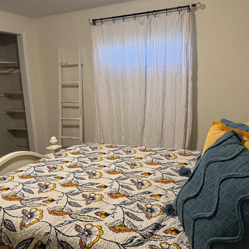 Looking for female roommate