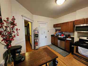 Room available in Lakeview