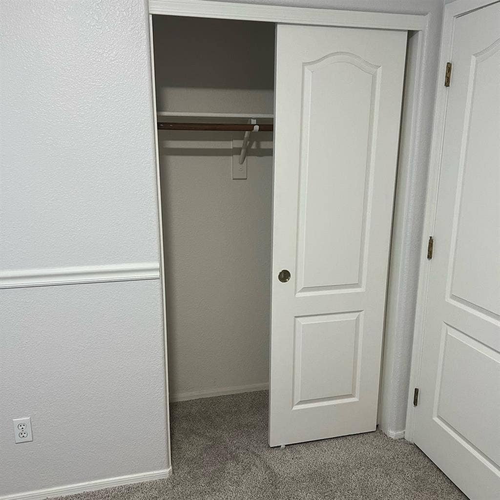 Room available to rent in Gilbert!