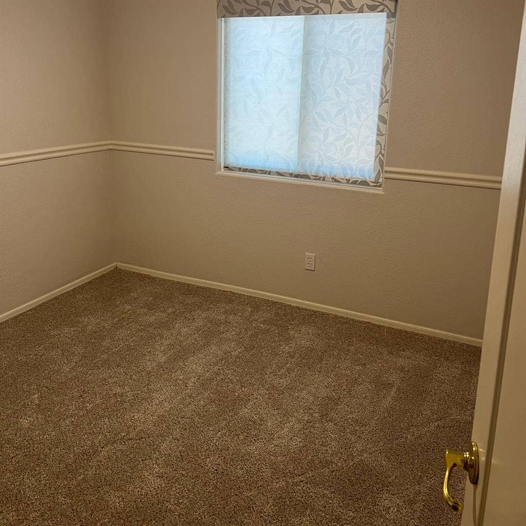 Room available to rent in Gilbert!