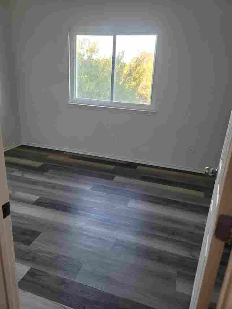 Room+bath-util,Int,WashDry included