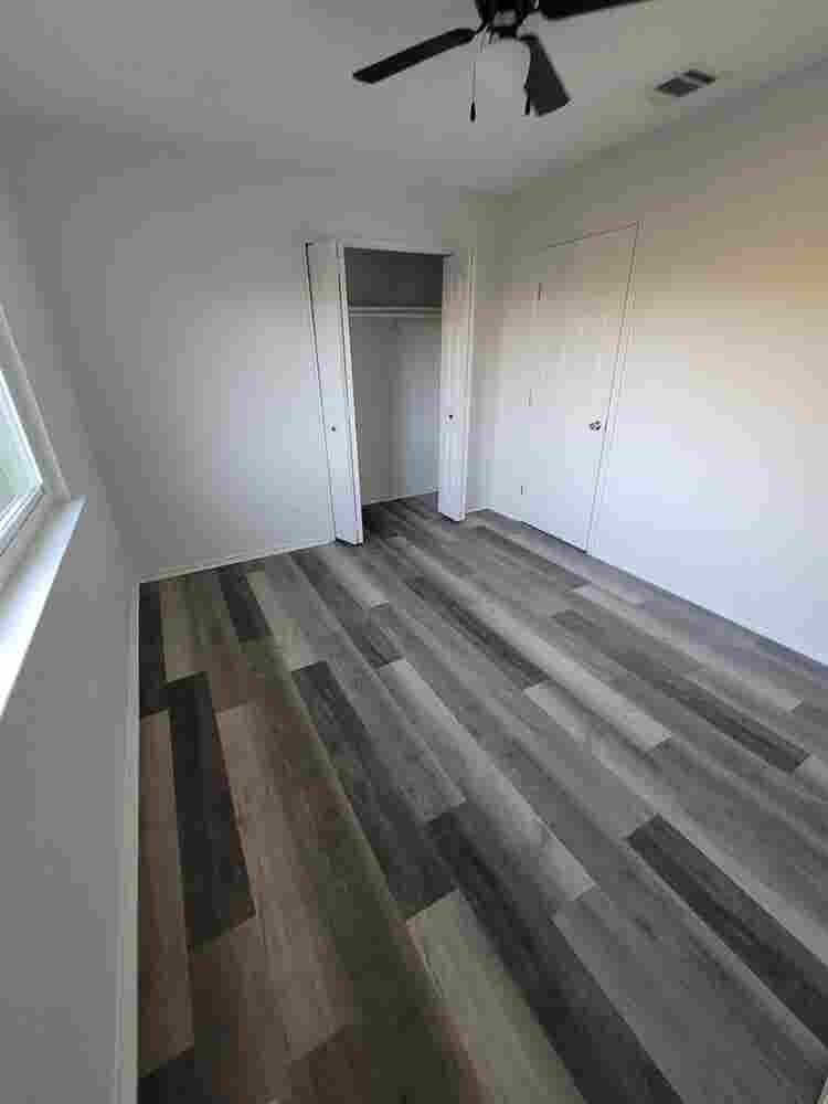 Room+bath-util,Int,WashDry included