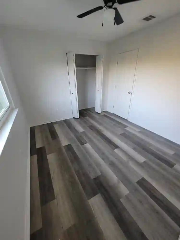 Room+bath-util,Int,WashDry included