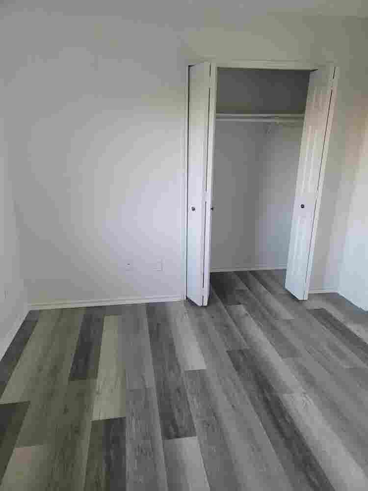 Room+bath-util,Int,WashDry included