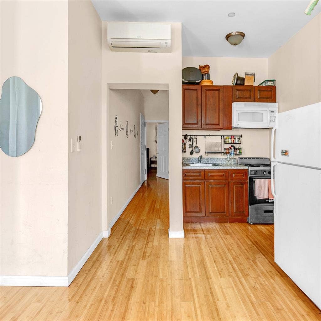 SUN-FILLED BROWNSTONE ROOM