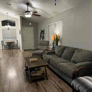 Nice clean room/
private bathroom.