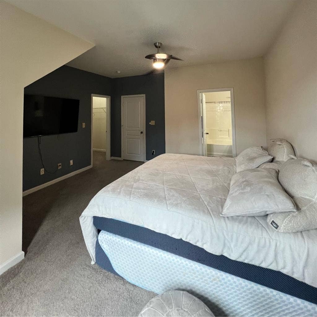 Roommate or short let available.