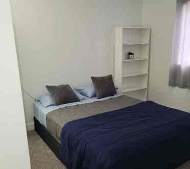 Spacious Room wQueen Bed R2 RENTED